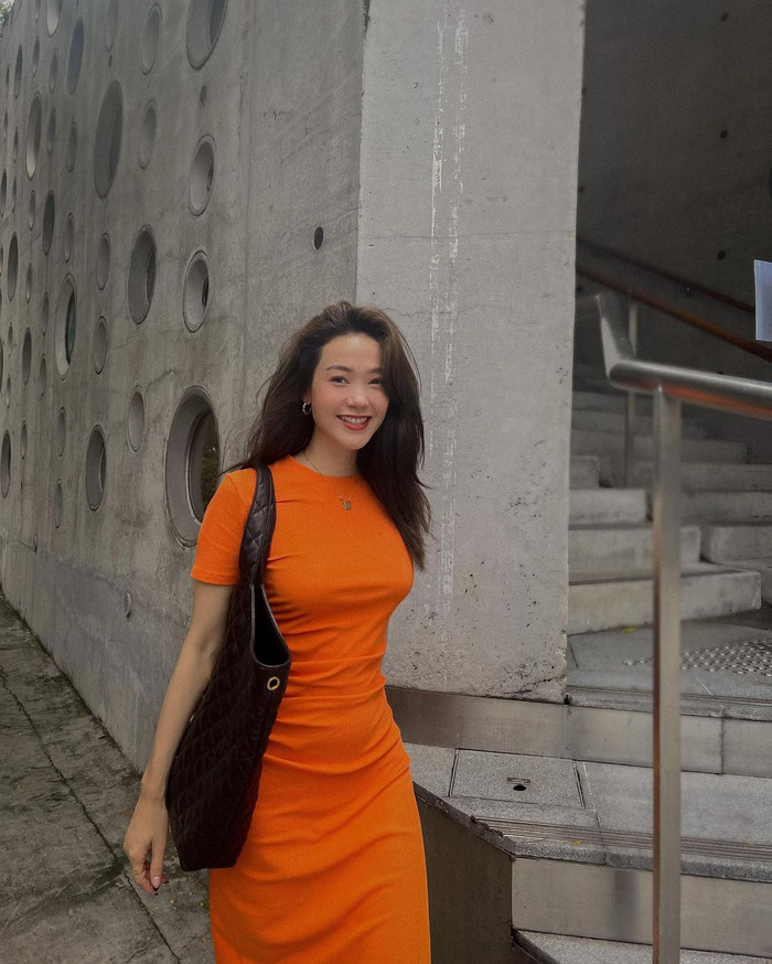 Sau khi trở thành 'vợ người ta', người đẹp được nhiều khán giả nhận xét ngày càng mặn mà và xinh đẹp trông thấy