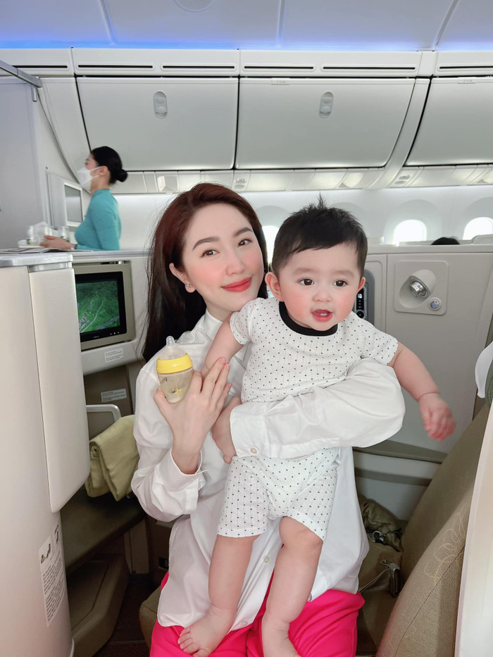 Bí quyết để có vẻ ngoài tươi trẻ, tràn đầy năng lượng của 'mẹ bỉm' Bảo Thy ở tuổi 34, một phần là nhờ hạn chế thức khuya. 