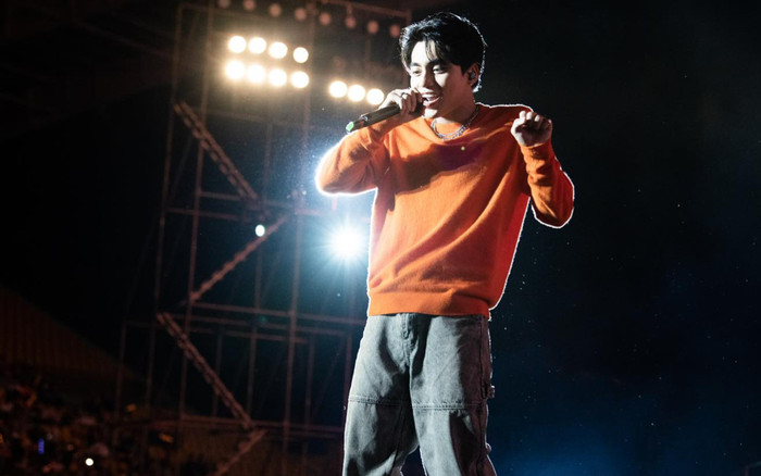 MONO để lộ giọng hát xuống dốc khi đi diễn, dấu hiệu của việc chạy show quá sức Ảnh 2