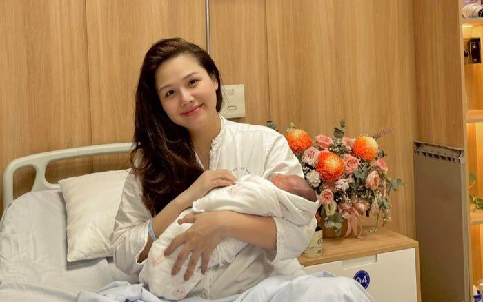 Phanh Lee khoe cận mặt quý tử, làm dâu nhà hào môn nhưng vẫn giữ thói quen giản dị Ảnh 2