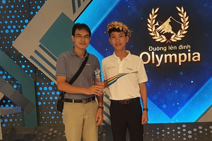 Nhiều học trò của thầy Long đã giành thành tích cao tại sân chơi trí tuệ Đường lên đỉnh Olympia (Ảnh: NVCC).