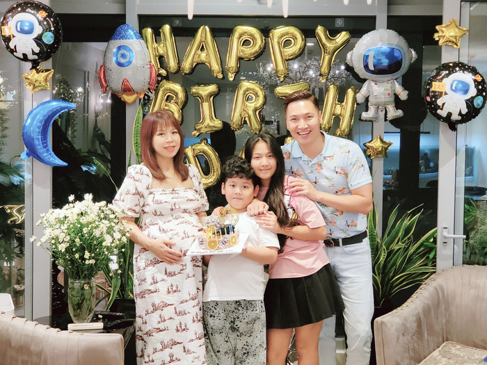 Bé Bon nhà Mạnh Trường ngày càng ra dáng soái ca nhí.