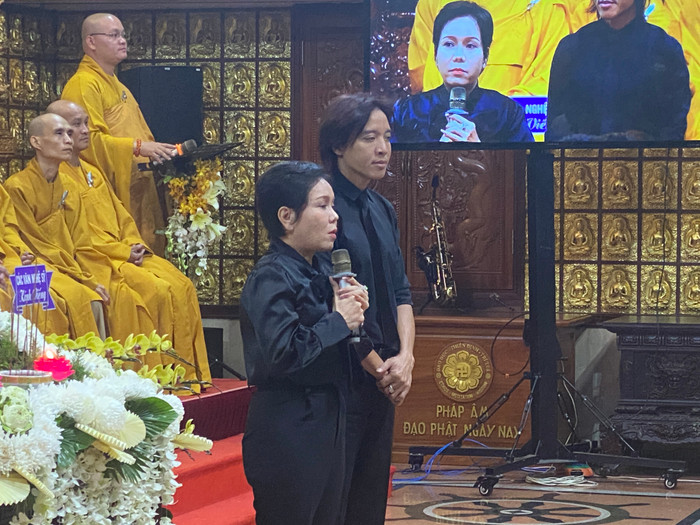 Vọ chồng nghệ sĩ Việt Hương.