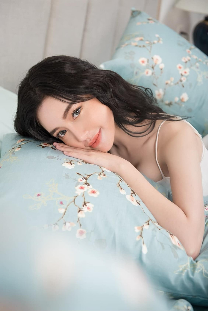 Thời gian gần đây, Elly Trần là cái tên nhận được sự quan tâm của đông đảo khán giả khi cô vướng vào ồn ào với chồng người ngoại quốc, đồng thời tố chồng sống tệ bạc