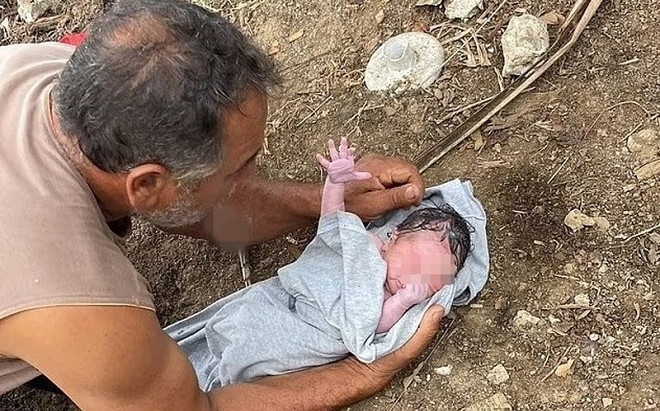 Xót xa em bé sơ sinh mới chào đời bị ném xuống sông và cái kết 'ngọt ngào' Ảnh 2