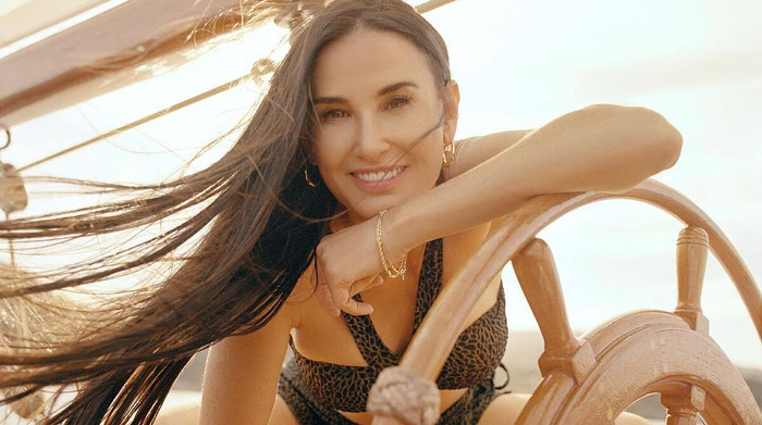 Bí quyết tạo nên vẻ đẹp rạng rỡ của Demi Moore ở tuổi 60, một lần nữa đứng trên đỉnh cao nhan sắc Ảnh 1