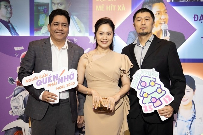 Hình ảnh vợ chồng Đức Thịnh Thanh Thúy và đạo diễn Charlie Nguyễn tại buổi họp báo ra mắt phim Người cần quên phải nhớ (Nguồn ảnh: Chánh Phương)