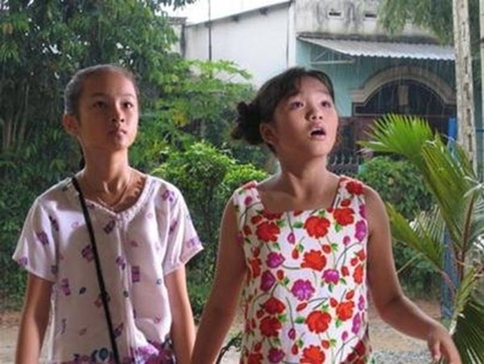 Yeye Nhật Hạ và Angela Phương Trinh trong Mùi Ngò Gai.