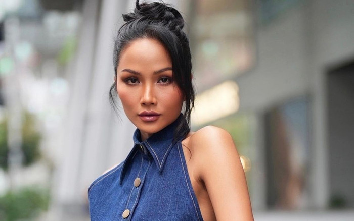 Mua được vàng cho mẹ, H'Hen Niê vẫn đam mê giày 'bung keo, đem sửa đi sửa lại' Ảnh 2