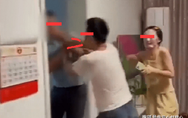 Về đến cửa thấy hàng xóm xì xầm, chồng ập vào nhà phát hiện cảnh tượng không ngờ Ảnh 2