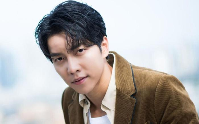 Rộ ảnh 'tôn ngộ không' Lee Seung Gi cạo đầu để làm nhà sư sau ồn ào bị quỵt nợ? Ảnh 1