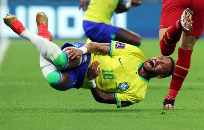 Cận cảnh chấn thương nặng khiến Neymar bật khóc trong ngày Brazil thắng Serbia Ảnh 3