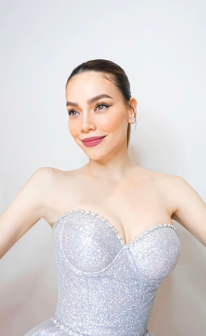 Ở hiện tại, Hà Hồ khiến công chúng không khỏi ngưỡng mộ vì có cuộc hôn nhân viên mãn cùng sự nghiệp hoa. 