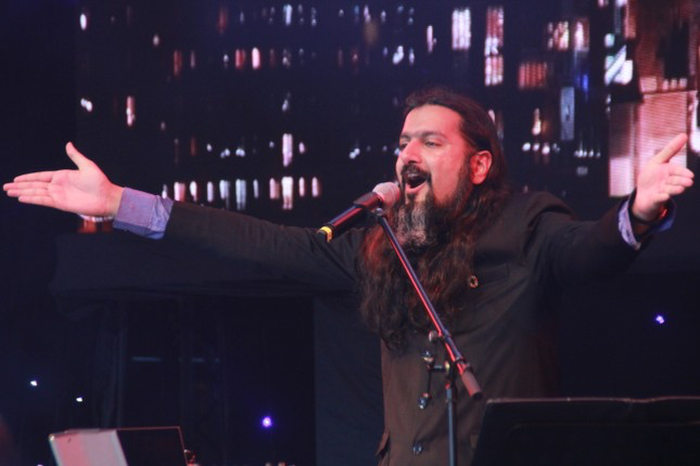 Ricky Kej là nghệ sĩ quen thuộc với fan Việt.