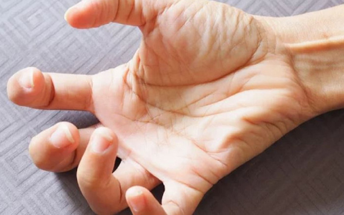 2 học sinh co giật, khó thở sau khi ăn kẹo của người đàn ông lạ mặt Ảnh 2