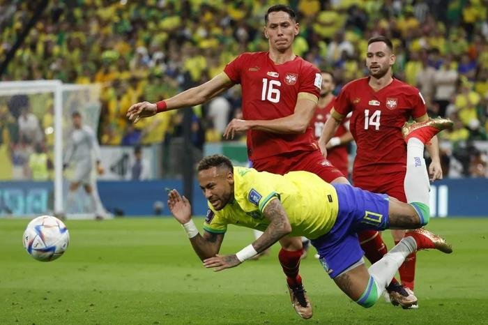 Neymar chia tay vòng bảng World Cup 2022: Trả giá cho thói quen biểu diễn? Ảnh 2