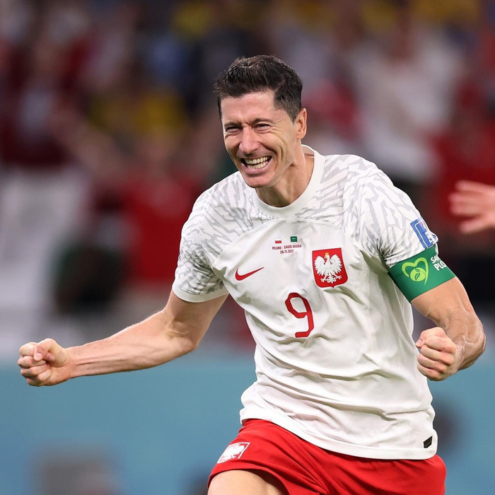 Đến phút 82, Lewandowski nhân đôi cách biệt cho Ba Lan.
