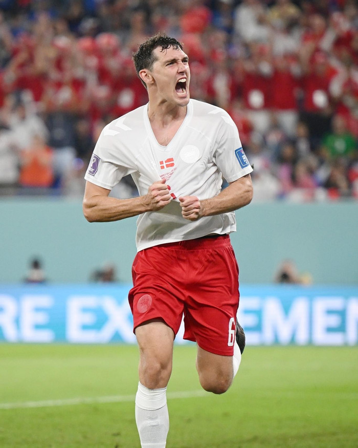 7 phút sau, Andreas Christensen gỡ hoà 1-1 cho Đan Mạch sau một tình huống phạt góc.