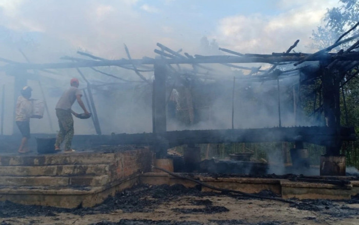 Nghịch dại, hai cháu nhỏ thiêu rụi nhà rông tiền tỷ của làng Ảnh 2