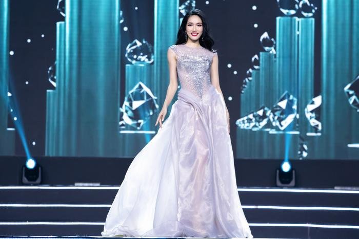 Đỗ Hà - Phương Anh - Ngọc Thảo quẩy cực dẻo sàn trên catwalk: Xứng danh Top 3 hoàn hảo nhất nhì lịch sử Ảnh 2