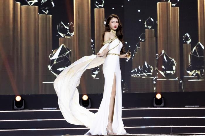 Đỗ Hà - Phương Anh - Ngọc Thảo quẩy cực dẻo sàn trên catwalk: Xứng danh Top 3 hoàn hảo nhất nhì lịch sử Ảnh 5