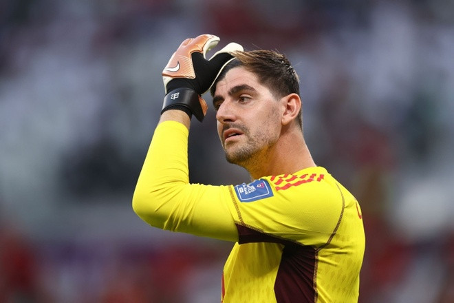 Cú đá của Abdelhamid Sabiri không quá khó nhưng thủ môn Courtois chơi không tốt.