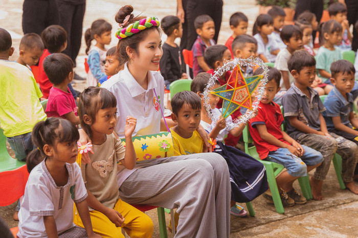 Những chuyến đi thiện nguyện đều được cô nàng đăng tải đều đặn trên trang cá nhân