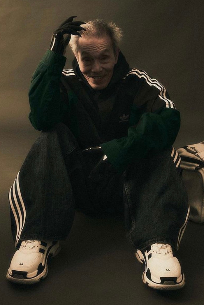 Ông đã bị một người phụ nữ đệ đơn tố cáo lên cảnh sát vào cuối năm 2021 và gửi đến các công tố viên vào tháng 2.