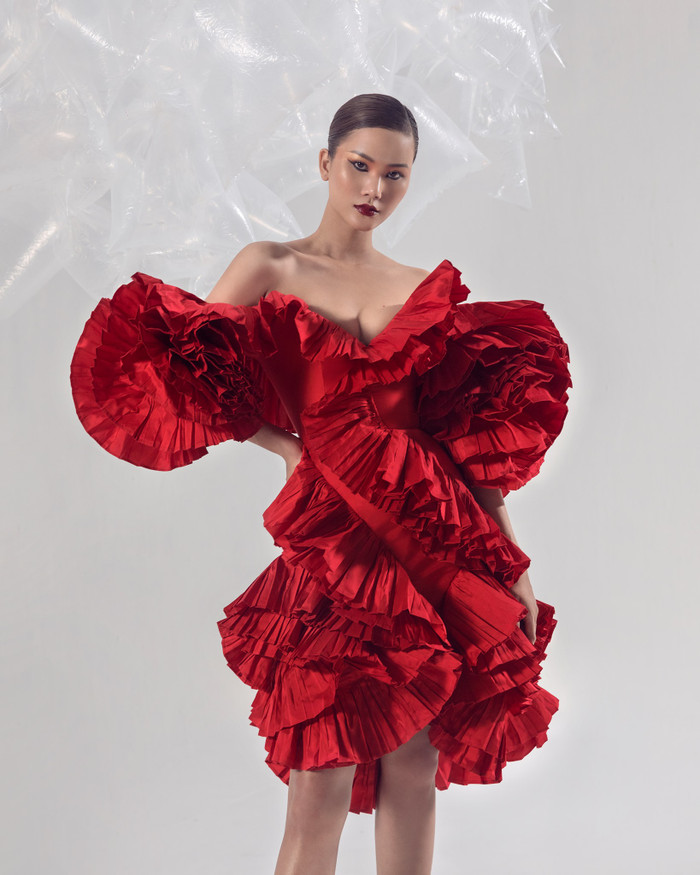 Ở lĩnh vực người mẫu, Hương Ly là một trong những gương mặt quen thuộc ở các sàn diễn thời trang lớn trong và ngoài nước, cùng kỹ năng giảng dạy người mẫu, cô sẽ cùng BTC tìm ra những ứng viên phù hợp nhất cho Brave Heart Fashion Show 2022. 