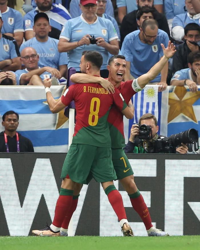 Ronaldo ăn mừng và chạm mốc kỷ lục 9 bàn thắng của huyền thoại Eusebio tại các kỳ World Cup.