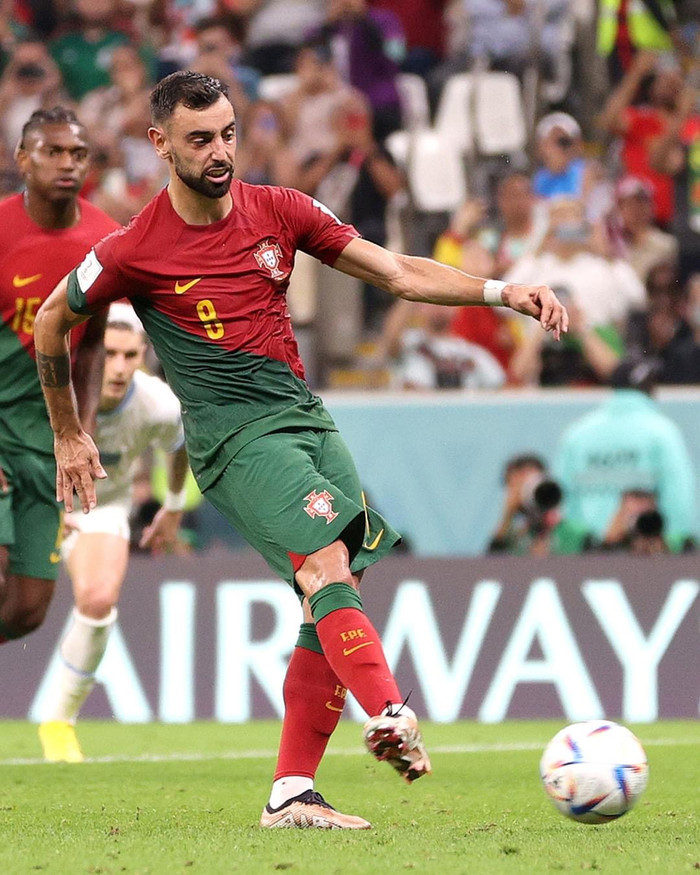 Đến phút bù giờ thứ ba, Bruno ghi bàn ấn định chiến thắng 2-0 cho Bồ Đào Nha trước Uruguay.