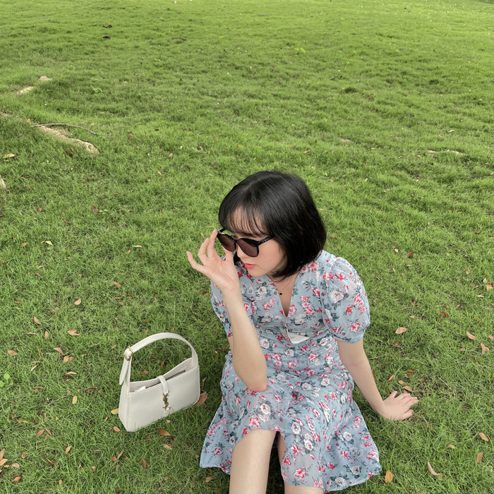 Trước đó, Hải Tú cũng từng có ảnh chụp tại một bãi cỏ y hệt