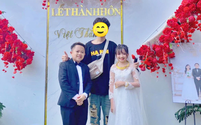 Cặp đôi tí hon ở Nghệ An có đám cưới siêu đáng yêu, netizen: 'Nhiều người bình thường chỉ ước được vậy' Ảnh 2