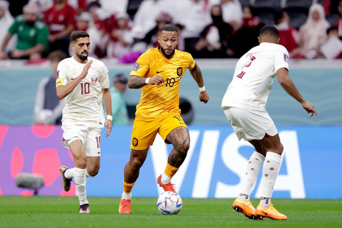  Chủ nhà Qatar đã không thể đứng vững trước sức ép của tuyển Hà Lan.