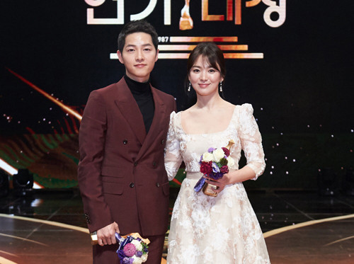 Song Joong Ki vẫn lưu luyến Song Hye Kyo, còn làm điều này để ra tín hiệu với đàng gái? Ảnh 3