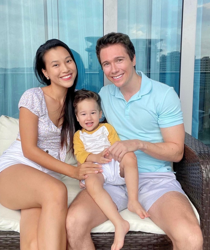 Mặc dù đã “đường ai nấy đi“ nhưng mối quan hệ giữa Hoàng Oanh và gia đình chồng, chồng cũ khiến nhiều người ngưỡng mộ. 