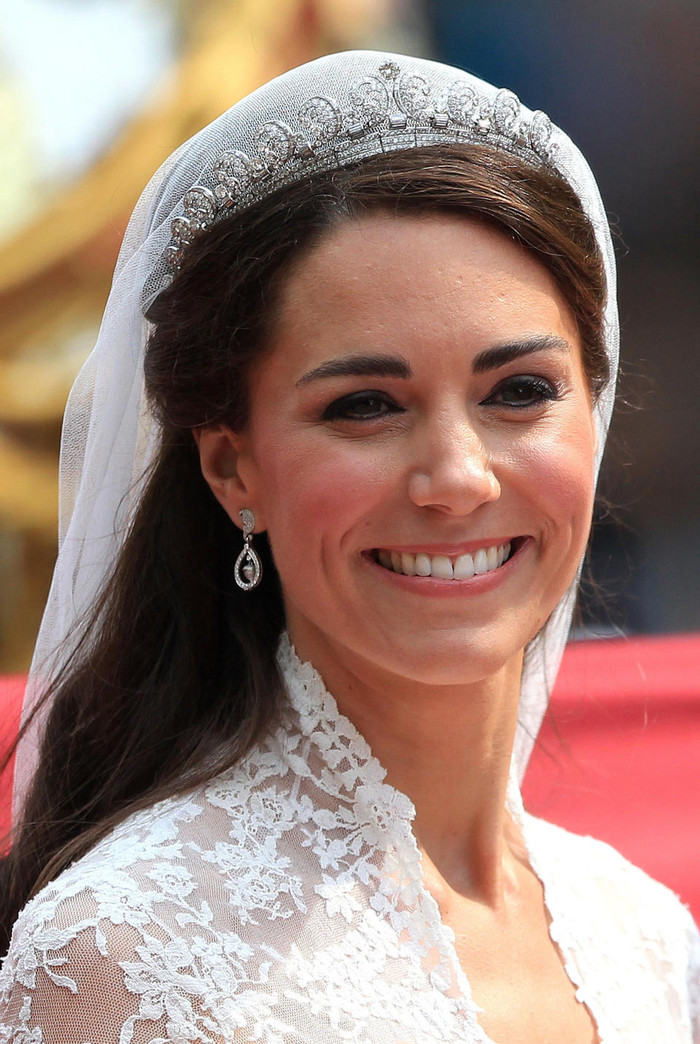 9 món trang sức tạo nên thương hiệu Công nương thanh lịch cho Kate Middleton Ảnh 5