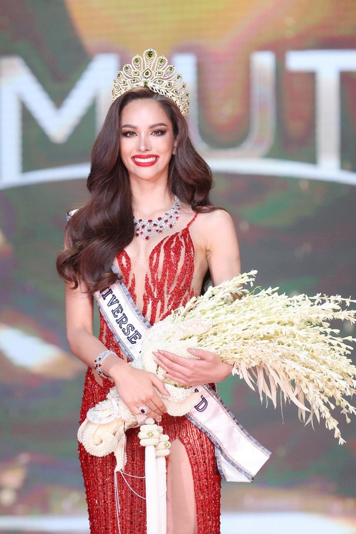 Miss Universe Thái Lan bị soi trình nói tiếng Anh nhờ... học thuộc, thua kém hơn Ngọc Châu Ảnh 2