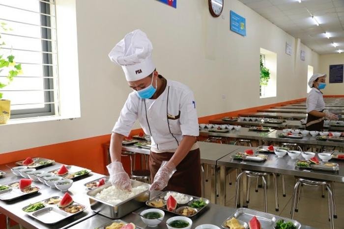 Hà Nội: Siết đầu vào thực phẩm trường học sau vụ ngộ độc tại Trường iSchool Ảnh 1