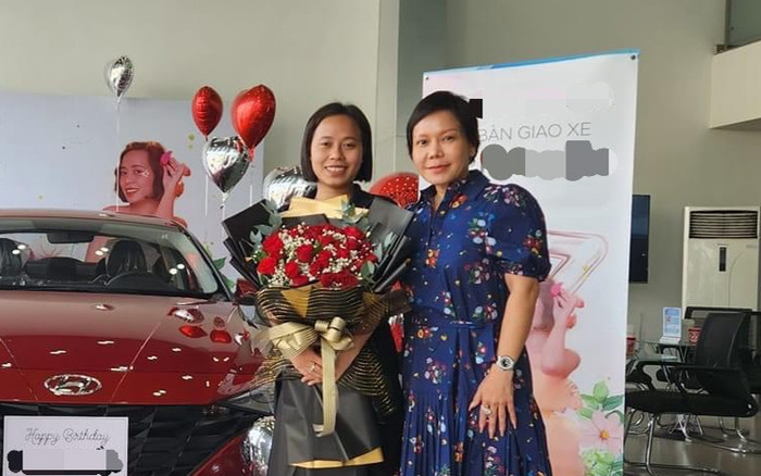 Việt Hương khiến netizen trầm trồ vì tặng xế hộp cho cấp dưới 'độc toàn thân' Ảnh 2