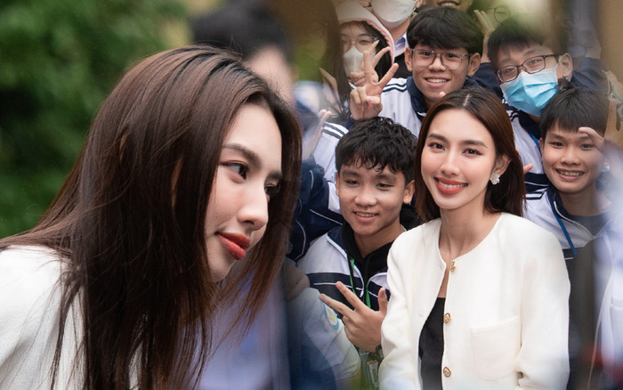 Về quê của Quang Linh, Thùy Tiên được chào đón nồng nhiệt: Fan 'người ấy' quá dễ thương Ảnh 2