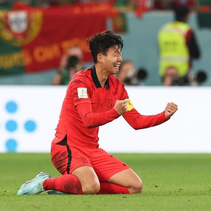 Son Heung-min bật khóc trong hạnh phúc. Ảnh: FIFA