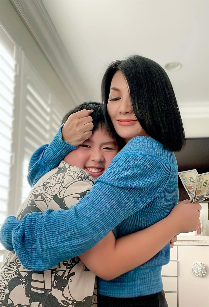 Trizzie Phương Trinh và cậu con trai út.
