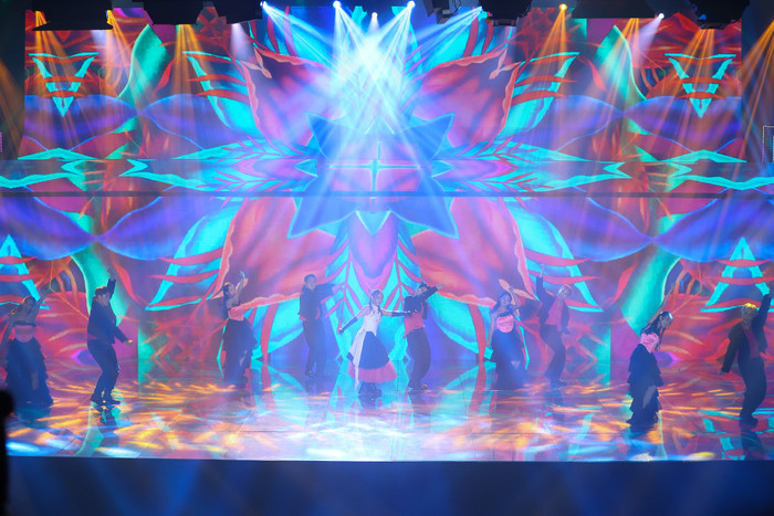 Màn trình diễn của TIA mang đến nguồn năng lượng tươi trẻ.