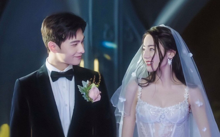 Rộ tin Địch Lệ Nhiệt Ba từ chối loạt thảm đỏ cuối năm để chuẩn bị cho sự kiện trọng đại với Dương Dương Ảnh 2