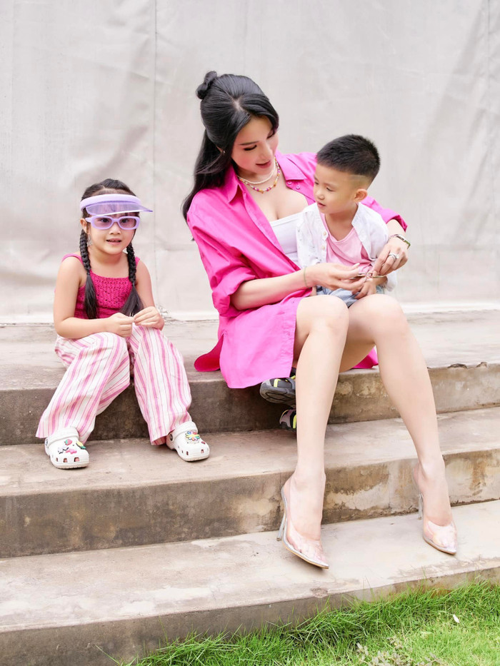 Cô cho biết muốn nuôi nấng hai con vì các con còn quá nhỏ, không muốn bị chia cắt tình cảm.