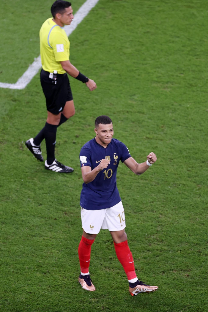 Mbappe đánh sập hy vọng của Ba Lan khi nâng tỷ số lên 2-0.