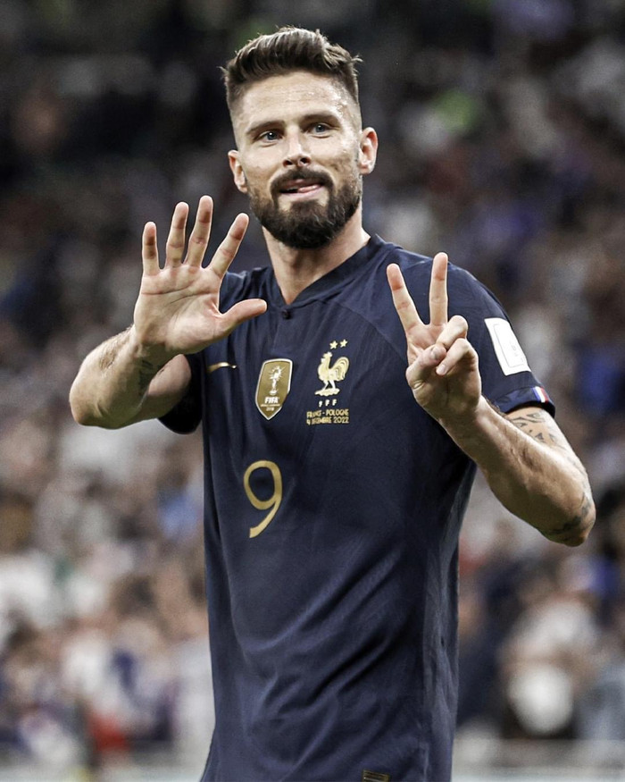 Mbappe kiến tạo cho Giroud mở tỷ số trận đấu.