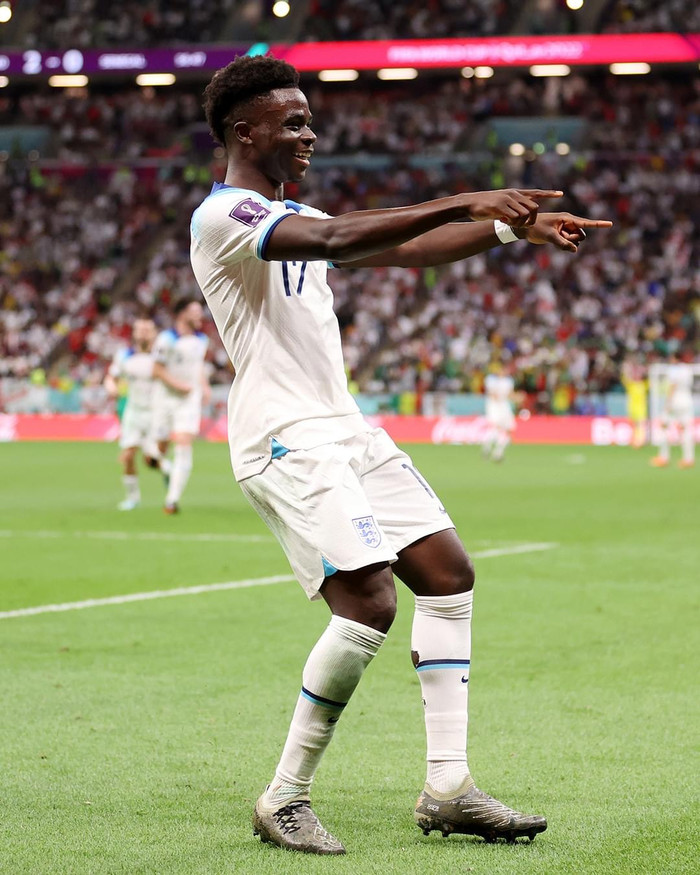 Bukayo Saka ấn định chiến thắng 3-0 cho tuyển Anh.