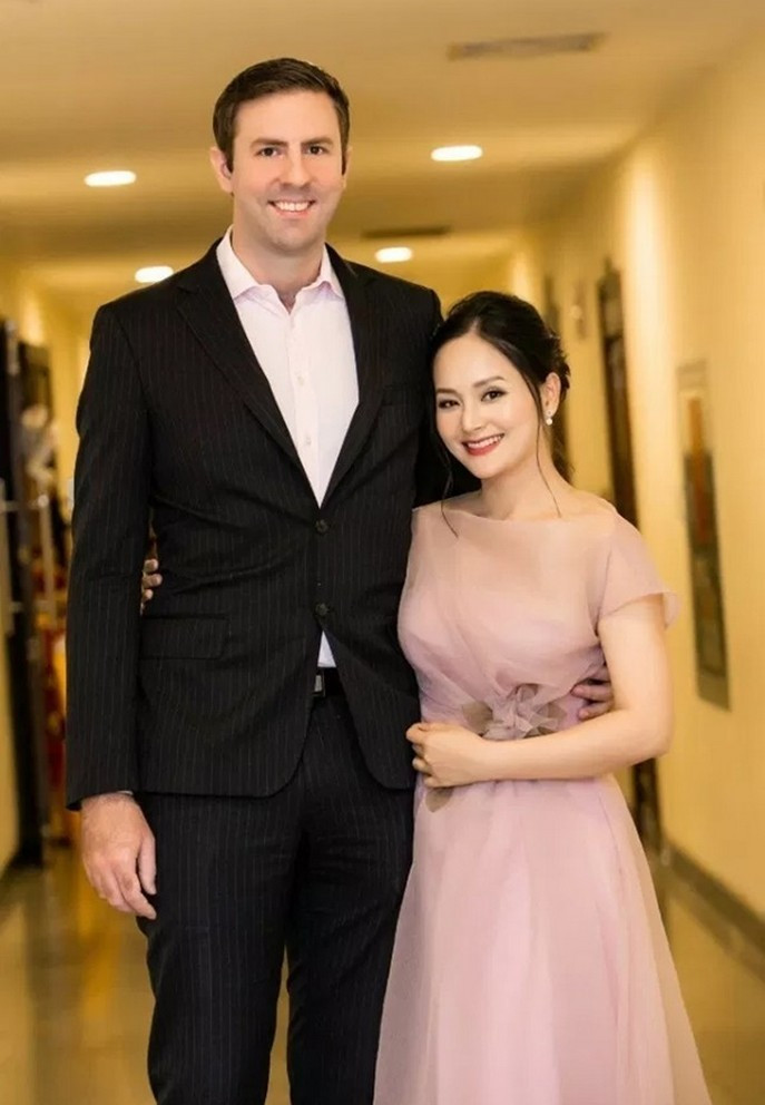 Khán giả bày tỏ sự ngưỡng mộ tới Lan Phương vì có chồng cực tâm lý.